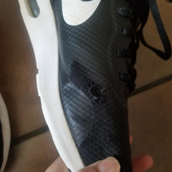 Nike Air Max Tavas Black White Mens 8